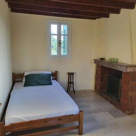 Mani Hill House بيت للعطل *