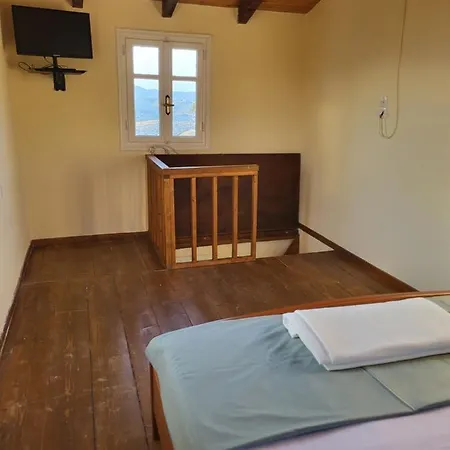 Mani Hill House بيت للعطل *