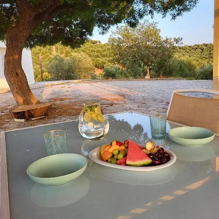 بيت للعطل Mani Hill House غيتيو