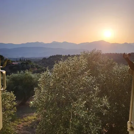 Mani Hill House بيت للعطل