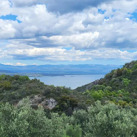 بيت للعطل Mani Hill House غيتيو