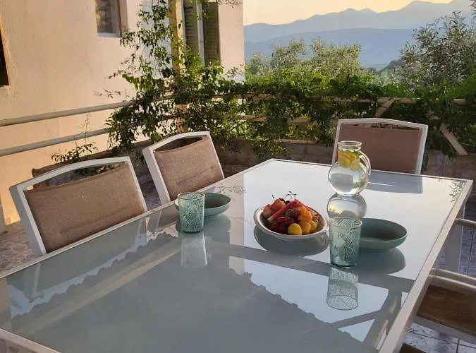 Mani Hill House * Гитион